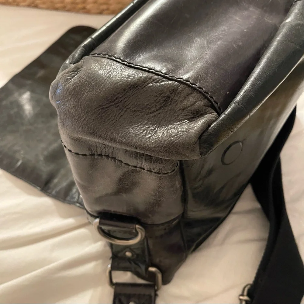 Vintage Fossil Black Leather Messenger Bag Magnetic Flap Commuter